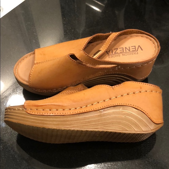 NEW sandals - Picture 3 of 4